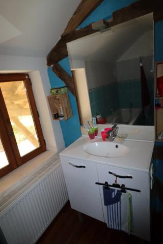 Environnement particulièrement calme avec une magnifique vue dégagée à CURCIAT DONGALON – 181 m² habitables sur 6970 m² de terrain.