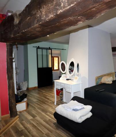 Environnement particulièrement calme avec une magnifique vue dégagée à CURCIAT DONGALON – 181 m² habitables sur 6970 m² de terrain.
