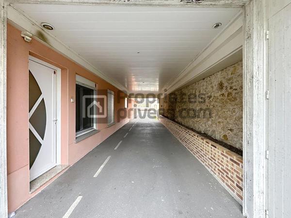 Appartement 1 chambre et grand garage fermé