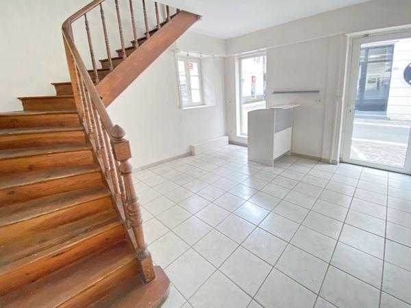 Dpt Landes (40), à vendre AIRE SUR L'ADOUR immeuble d'angle de 43 m² habitables