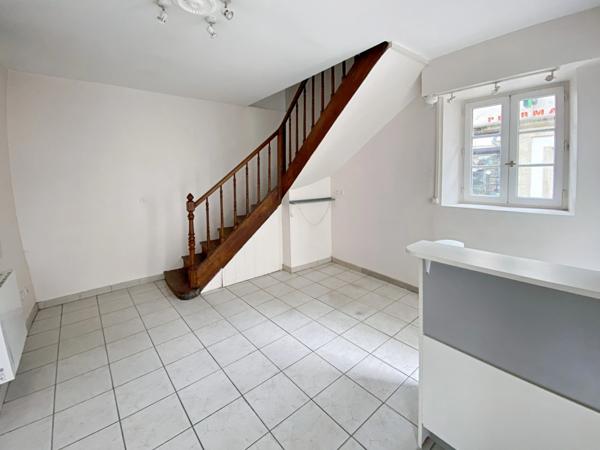 Dpt Landes (40), à vendre AIRE SUR L'ADOUR immeuble d'angle de 43 m² habitables