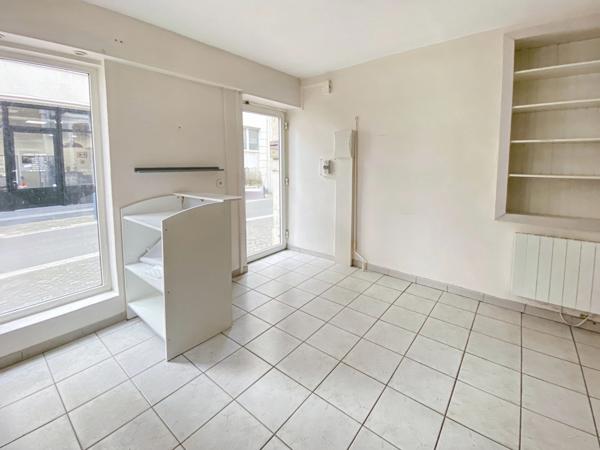 Dpt Landes (40), à vendre AIRE SUR L'ADOUR immeuble d'angle de 43 m² habitables