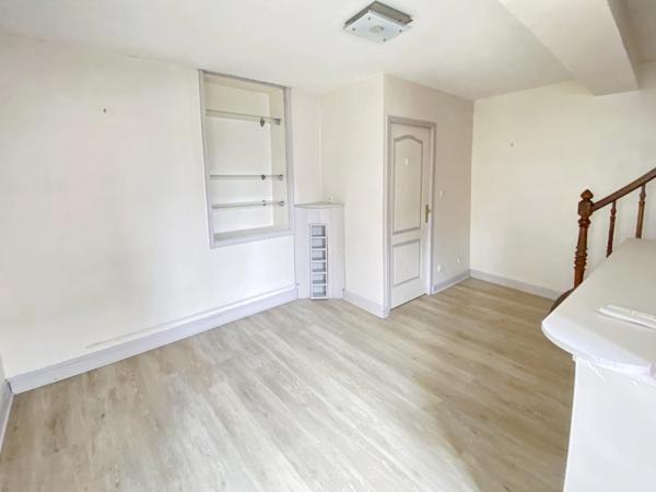 Dpt Landes (40), à vendre AIRE SUR L'ADOUR immeuble d'angle de 43 m² habitables