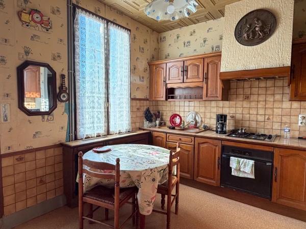 MAISON A RENOVER, 2 CHAMBRES, JARDIN ET GARAGE