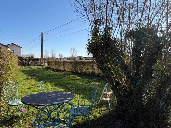 MAISON A RENOVER, 2 CHAMBRES, JARDIN ET GARAGE