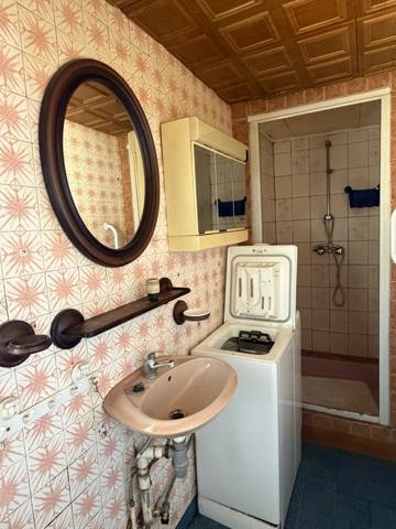 MAISON A RENOVER, 2 CHAMBRES, JARDIN ET GARAGE