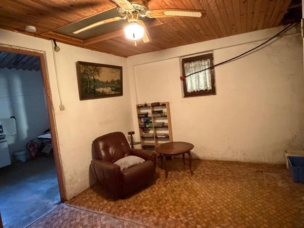 MAISON A RENOVER, 2 CHAMBRES, JARDIN ET GARAGE
