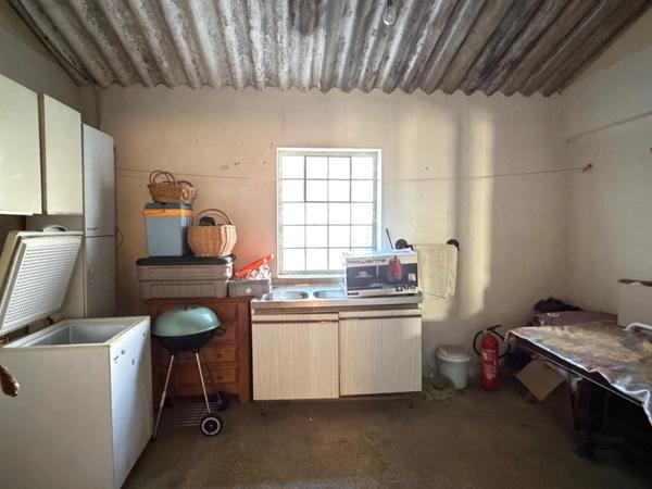 MAISON A RENOVER, 2 CHAMBRES, JARDIN ET GARAGE