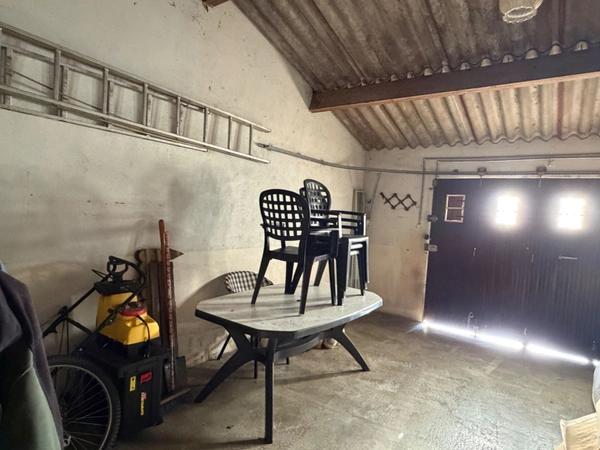 MAISON A RENOVER, 2 CHAMBRES, JARDIN ET GARAGE