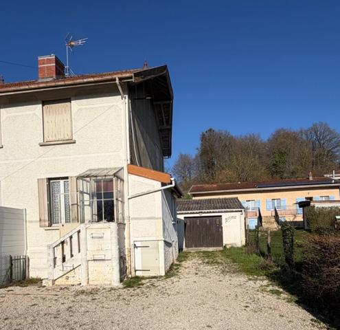 MAISON A RENOVER, 2 CHAMBRES, JARDIN ET GARAGE
