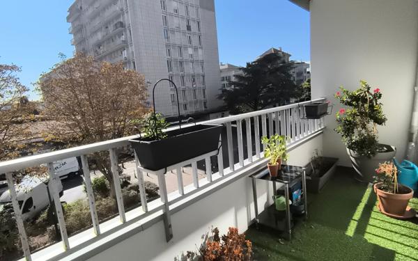Appartement à vendre    6 pièces • 103,77 m2 Saint-Gratien