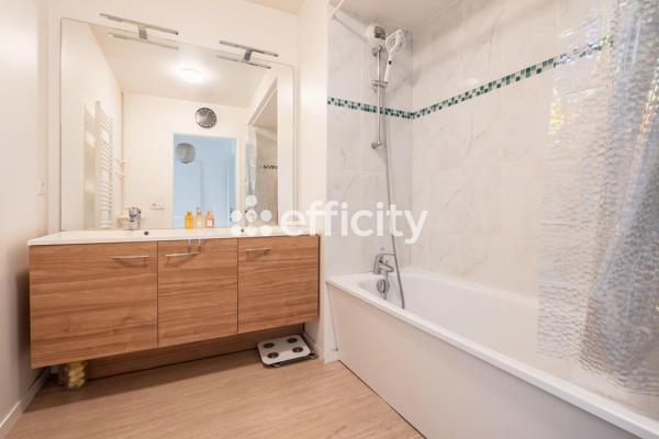 Appartement
         3 pièces
        - 70 m² Exclusivité 215 000 € *