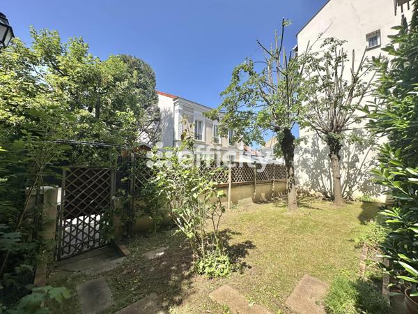Appartement
         2 pièces
        - 55 m² 349 000 € *