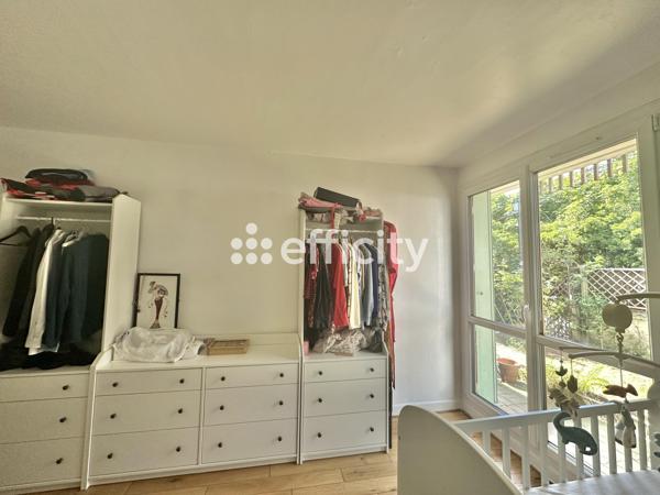 Appartement
         2 pièces
        - 55 m² 349 000 € *