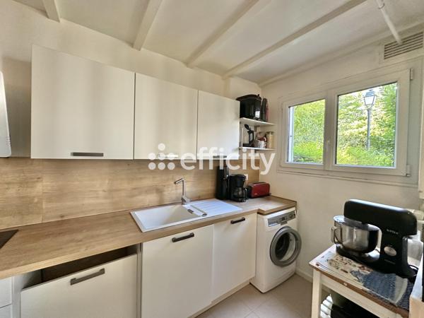 Appartement
         2 pièces
        - 55 m² 349 000 € *