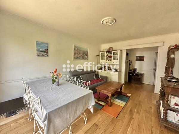 Appartement
         2 pièces
        - 55 m² 349 000 € *