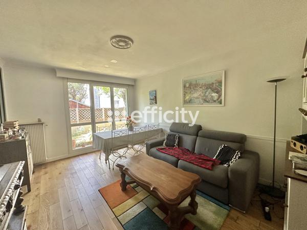 Appartement
         2 pièces
        - 55 m² 349 000 € *