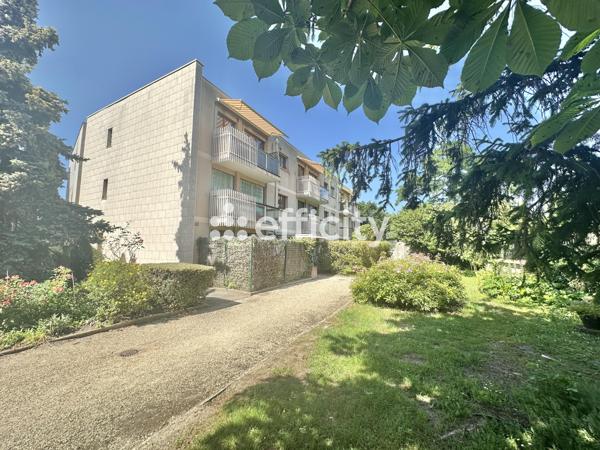 Appartement
         2 pièces
        - 55 m² 349 000 € *