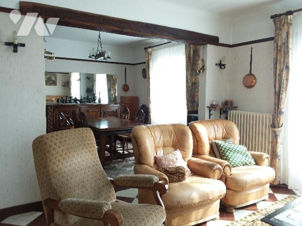 CENTRE VILLE DE CONTRES, PROCHE TOUS COMMERCES, ECOLES, PISCINE, SPORTS