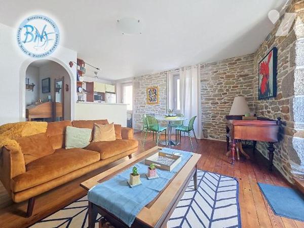 Appartement de charme avec balcon et vue mer à Concarneau

Situé au premier étage d'un petit ...