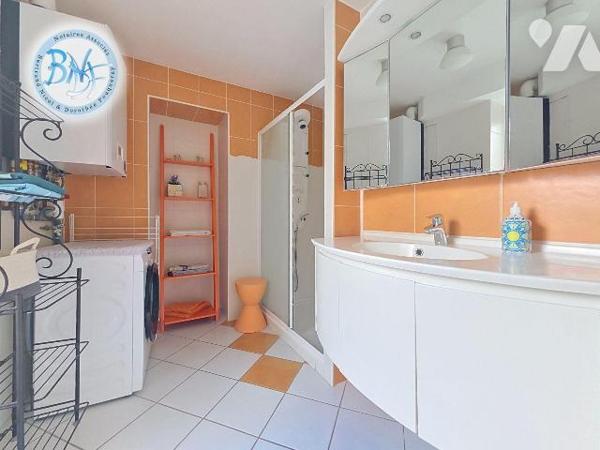 Appartement de charme avec balcon et vue mer à Concarneau

Situé au premier étage d'un petit ...
