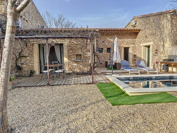 Gordes (84220) Gordes mas de 83 m2 4 pièces terrain et piscine