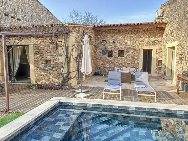 Gordes (84220) Gordes mas de 83 m2 4 pièces terrain et piscine