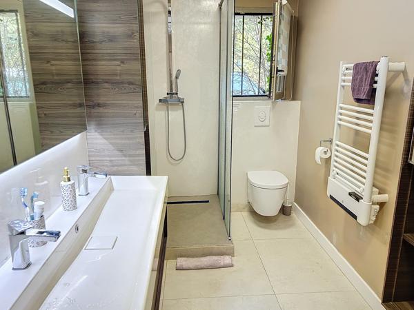 Gordes (84220) Gordes mas de 83 m2 4 pièces terrain et piscine