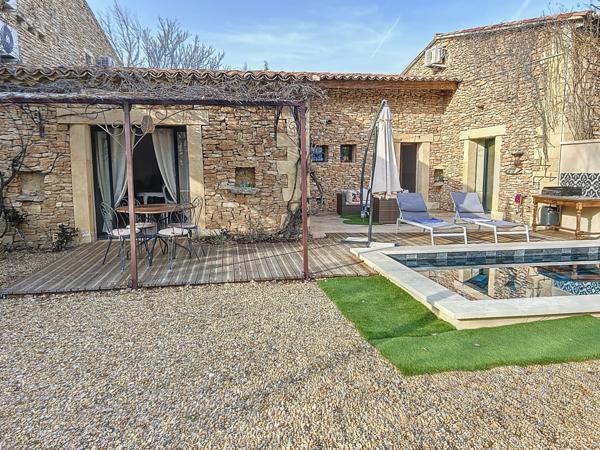 Gordes (84220) Gordes mas de 83 m2 4 pièces terrain et piscine