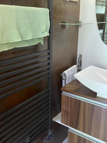 Chatel à 10mn à pied du centre Appt d'env 40m2 dans chalet, calme et ensoleillé