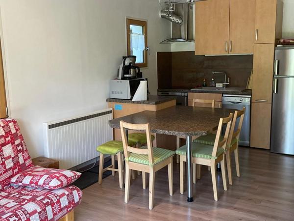 Chatel à 10mn à pied du centre Appt d'env 40m2 dans chalet, calme et ensoleillé