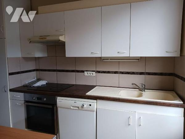 A VENDRE, Un appartement situé au centre ville de BAR SUR SEINE, au 2ème étage d'une petite cop...
