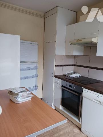 A VENDRE, Un appartement situé au centre ville de BAR SUR SEINE, au 2ème étage d'une petite cop...