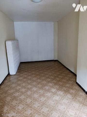 A VENDRE, Un appartement situé au centre ville de BAR SUR SEINE, au 2ème étage d'une petite cop...