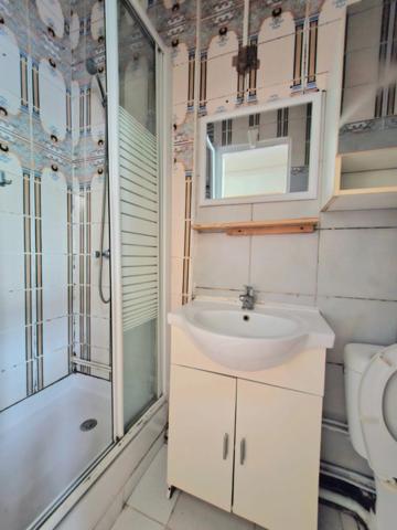 LA MUETTE - 2 pièces de 34,45m² situé au RDC. Professions libérales acceptées.