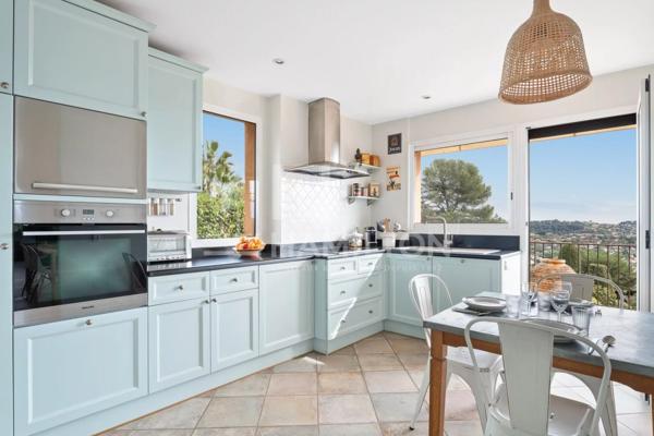 Baisse de prix , vendeur motivé! Vue Panoramic mer, villa contem La colle-sur-loup
