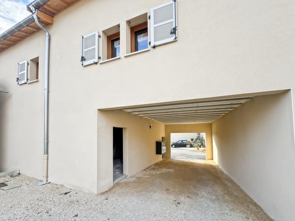 Sainte-Euphémie (01600) À Vendre Plateau neuf en Frais de Notaire réduits à finir d'Aménager – Proche Trévoux, Hyper-Centre Village de