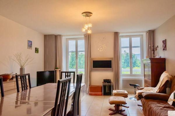 Appartement T2 meublé 67,10 m² vendu loué  à Virignin avec Jardin privatif 300 m²