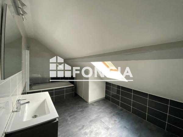 Location Appartement 3 pièces 66.8 m² - 50-52 RUE DU FOND DE SANTE Charleville Mezieres 08000