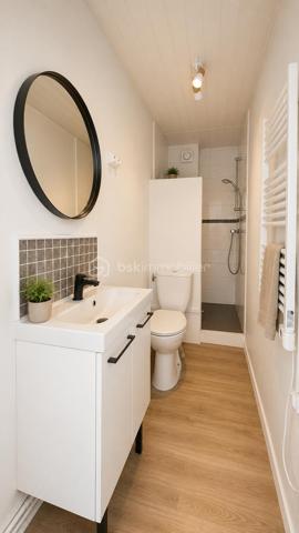 # Très bel appartement rénové avec climatisation – Fontaine Avenue du Vercors

Situé sur l'Avenue du Vercors à Fontaine, dans un environnement calme et recherché, découvrez ce très bel appartement entièrement rénové avec goût, offrant confort moderne et luminosité.

Au 2ème étage d'une copropriété bien entretenue, ce logement séduira immédiatement par ses volumes optimisés, sa décoration contemporaine et ses prestations de qualité.

Vous profiterez d'une agréable pièce de vie lumineuse, d'une chambre spacieuse,ainsi que d'une climatisation réversible assurant un confort optimal été comme hiver.

L'appartement a bénéficié d'une rénovation : sols modernes, peintures soignées, menuiseries de qualité et aménagements pensés pour le quotidien.

### Les points forts

✅ Appartement entièrement rénové
✅ Climatisation 
✅ Très lumineux
✅ Chambre avec potentiel travaux grand dressing 
✅ Quartier calme
✅ Proximité immédiate des commerces, transports et écoles
✅ Idéal résidence principale ou investissement locatif

L'emplacement est particulièrement apprécié grâce à sa proximité avec Grenoble, le tramway, les commerces de quartier et les principaux axes routiers.

Un bien clé en main, sans travaux à prévoir, à visiter rapidement.

Emplacement idéal

✅ Commerces de proximité à moins de 2 minutes à pied (boulangerie, épicerie, pharmacie, services)

✅ Arrêts de bus à environ 4 minutes à pied (Curie - Vercors) desservis par plusieurs lignes du réseau TAG

✅ Tram A accessible rapidement (stations Louis Maisonnat ou Les Fontainades - Le Vog selon votre position sur l'avenue) permettant de rejoindre Grenoble centre en quelques minutes

✅ Accès rapide à Grenoble, Presqu'île scientifique, CEA, STMicroelectronics et autoroute A480.