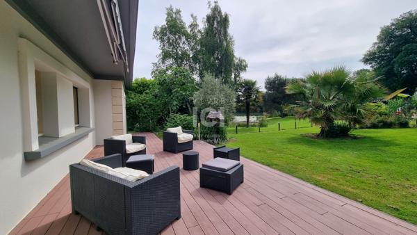 À Vendre - Plain-pied au calme, prolongé par une véranda toute saison