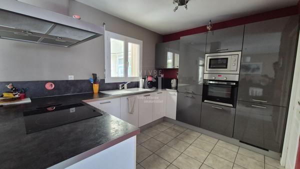 À Vendre - Plain-pied au calme, prolongé par une véranda toute saison