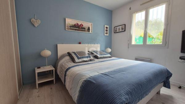 À Vendre - Plain-pied au calme, prolongé par une véranda toute saison