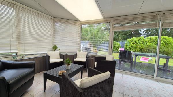 À Vendre - Plain-pied au calme, prolongé par une véranda toute saison