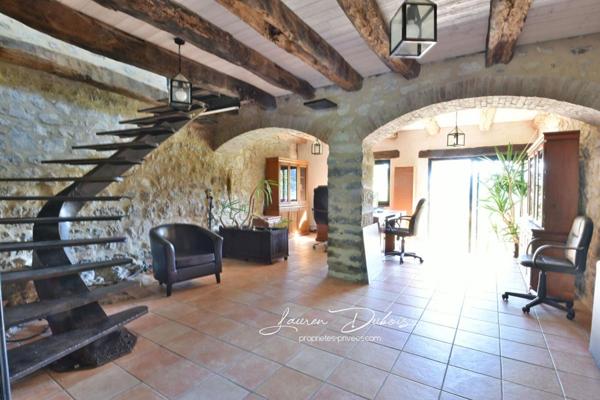 Maison de caractère 234m² habitables + dépendances et terrain 40 Ha