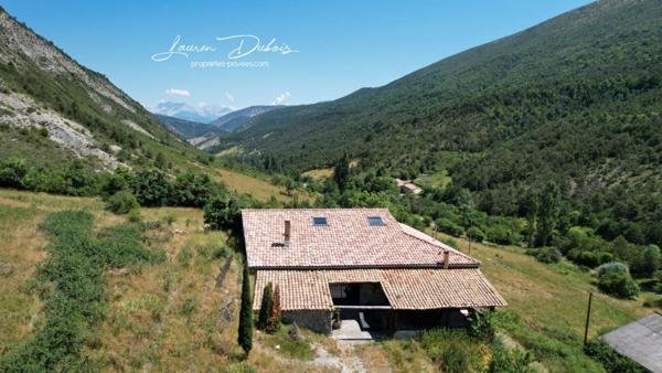 Maison de caractère 234m² habitables + dépendances et terrain 40 Ha