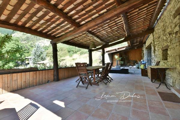 Maison de caractère 234m² habitables + dépendances et terrain 40 Ha