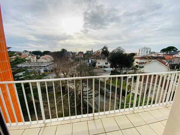 Vente
                Appartement79,43 m² - 3 Pièces -
                    ROYAN (17200)