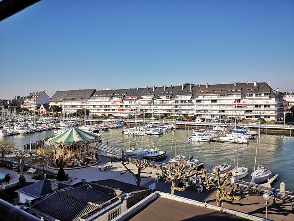 LE POULIGUEN - FACE PORT - COMMERCES et PLAGE à proximité ! (2 personnes)