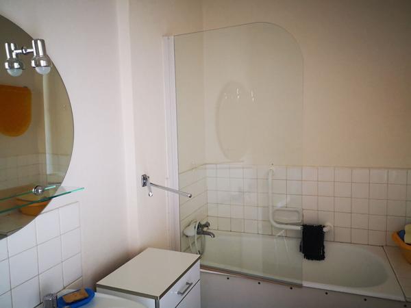 LE POULIGUEN - FACE PORT - COMMERCES et PLAGE à proximité ! (2 personnes)